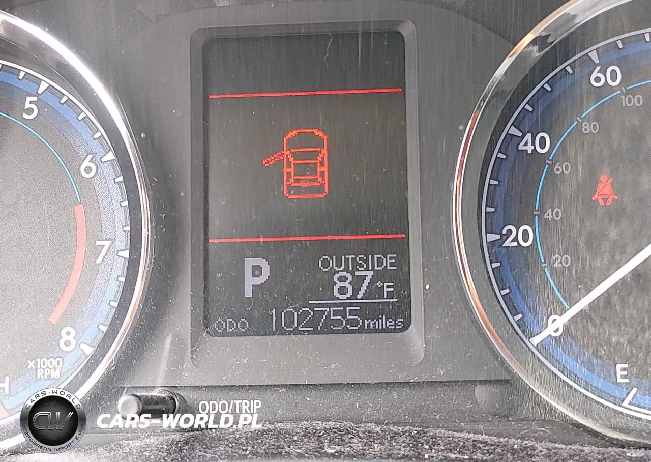 2018 Toyota Corolla Le VIN:5YFBURHE6JP844097 - 15