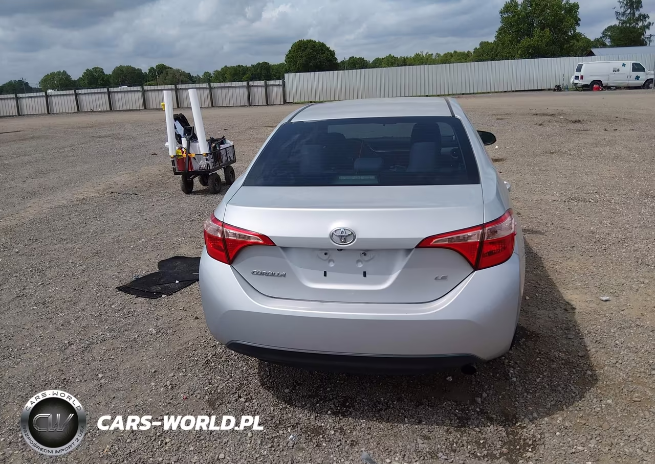 2018 Toyota Corolla Le VIN:5YFBURHE6JP844097 - 16