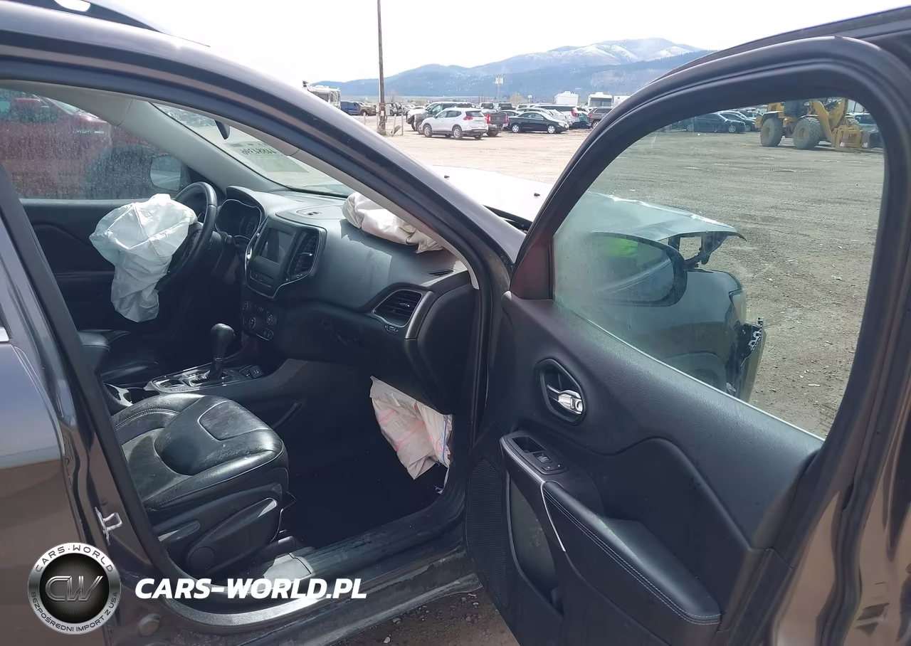 2019 Jeep Cherokee Latitude Plus Fwd VIN:1C4PJLLB0KD220132 - 5