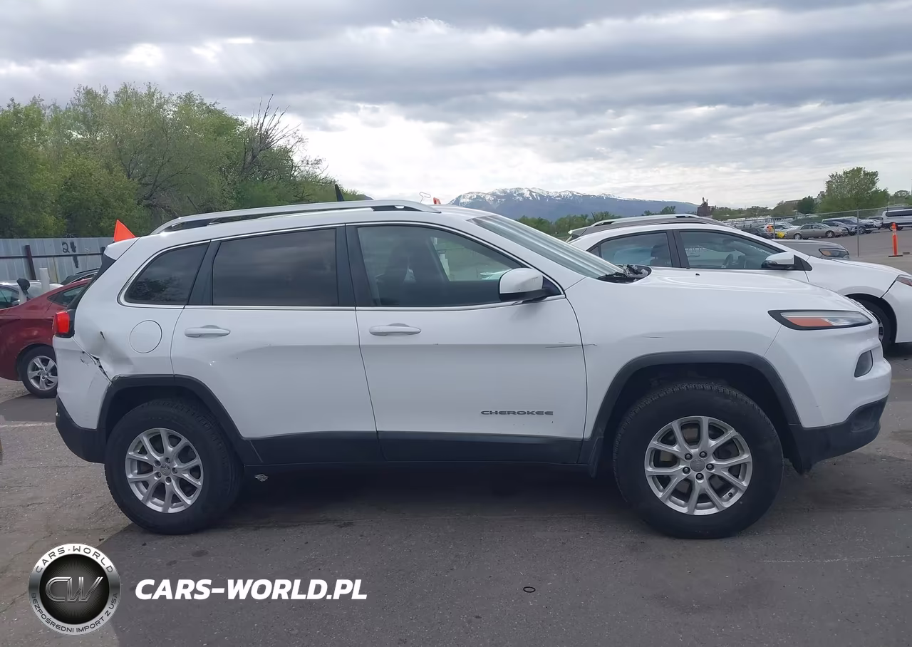 2015 Jeep Cherokee Latitude VIN:1C4PJMCSXFW528649 - 13