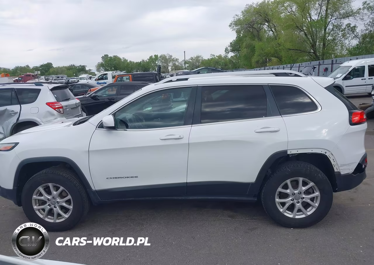 2015 Jeep Cherokee Latitude VIN:1C4PJMCSXFW528649 - 14
