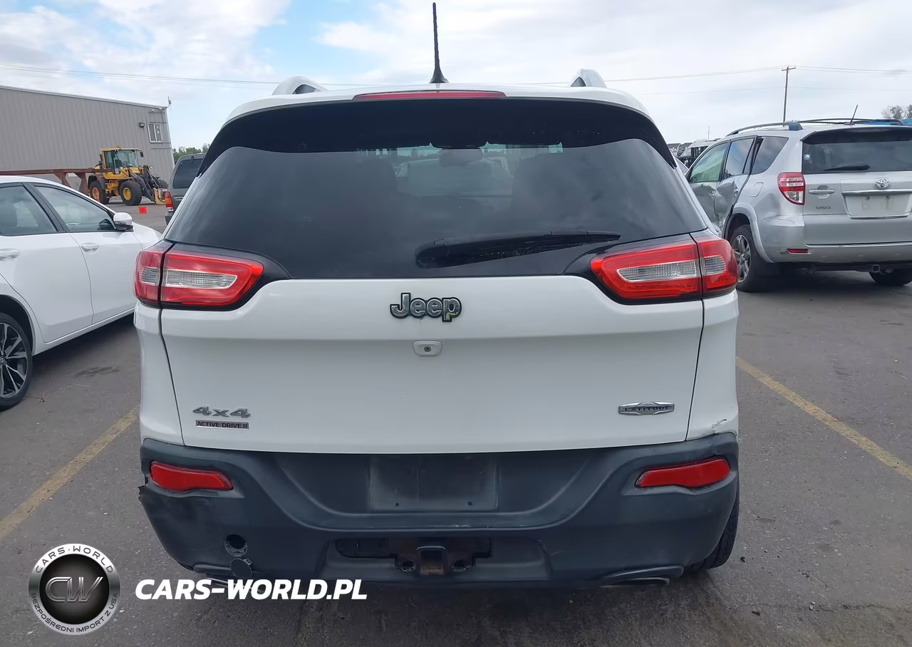 2015 Jeep Cherokee Latitude VIN:1C4PJMCSXFW528649 - 16