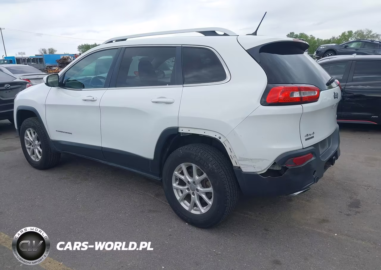 2015 Jeep Cherokee Latitude VIN:1C4PJMCSXFW528649 - 3