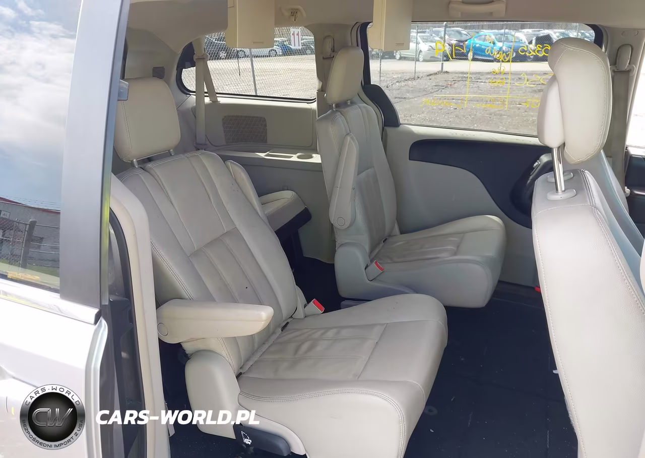 2016 Chrysler Town & Country Touring VIN:2C4RC1BG7GR280935 - 8