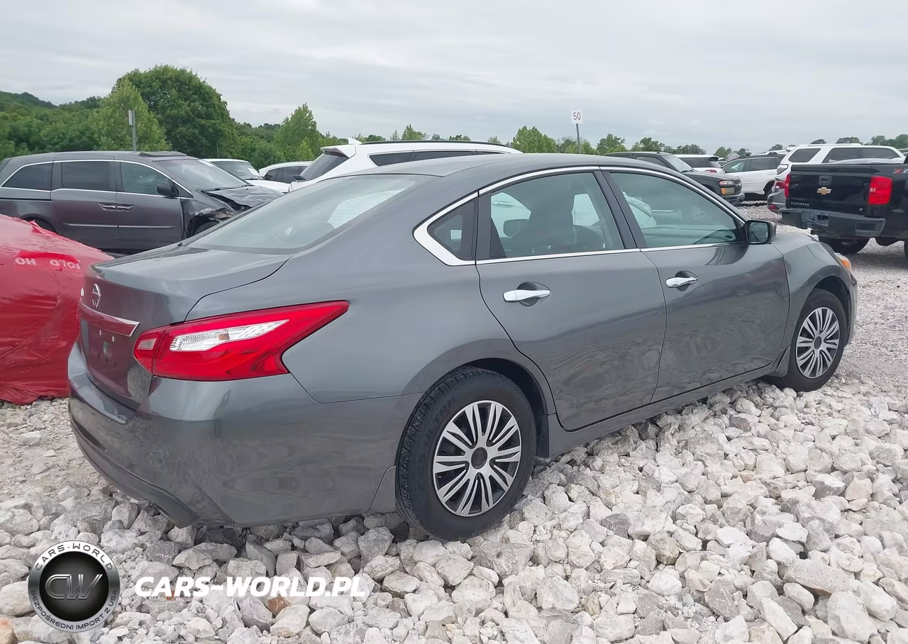 2017 Nissan Altima 2.5 S VIN:1N4AL3AP7HN360380 - 4