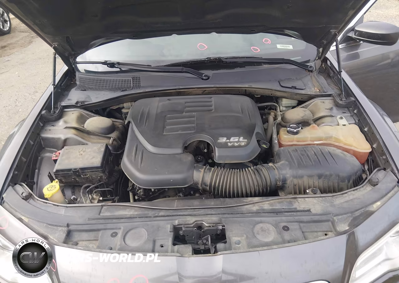 2014 Chrysler 300 VIN:2C3CCAAG0EH382642 - 10