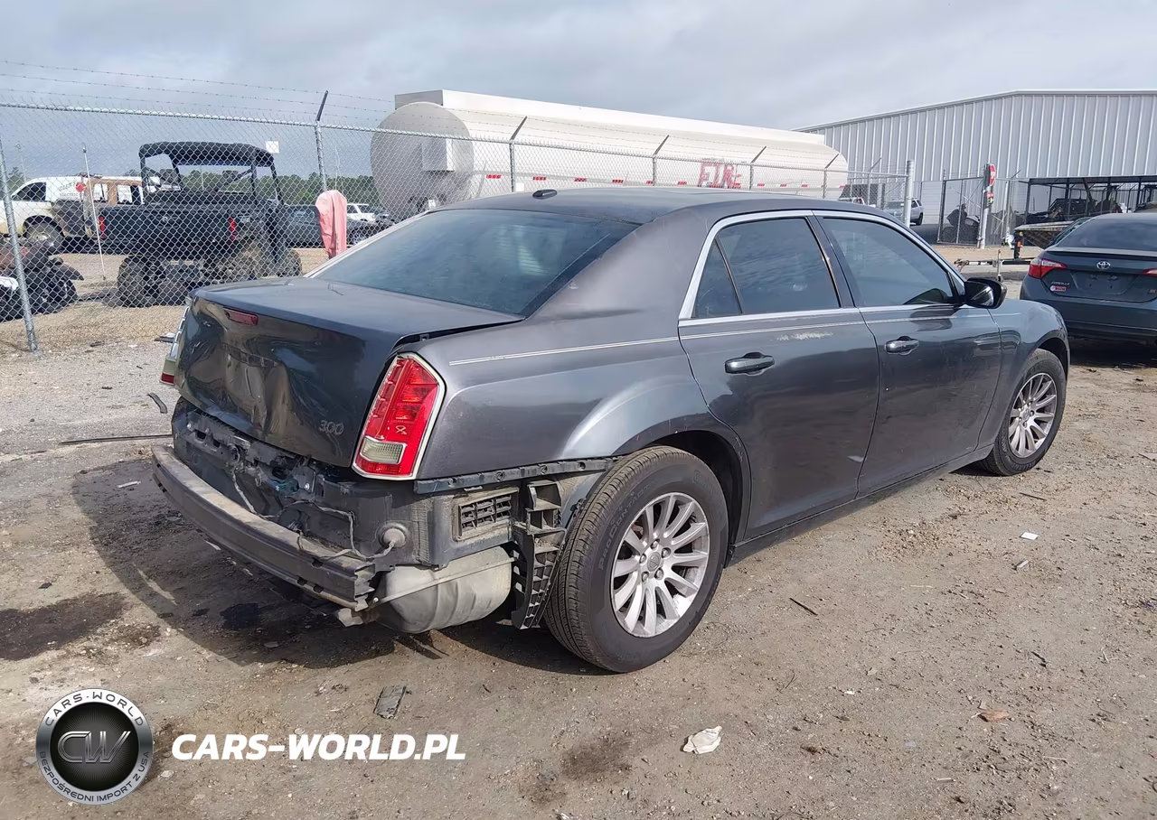 2014 Chrysler 300 VIN:2C3CCAAG0EH382642 - 4