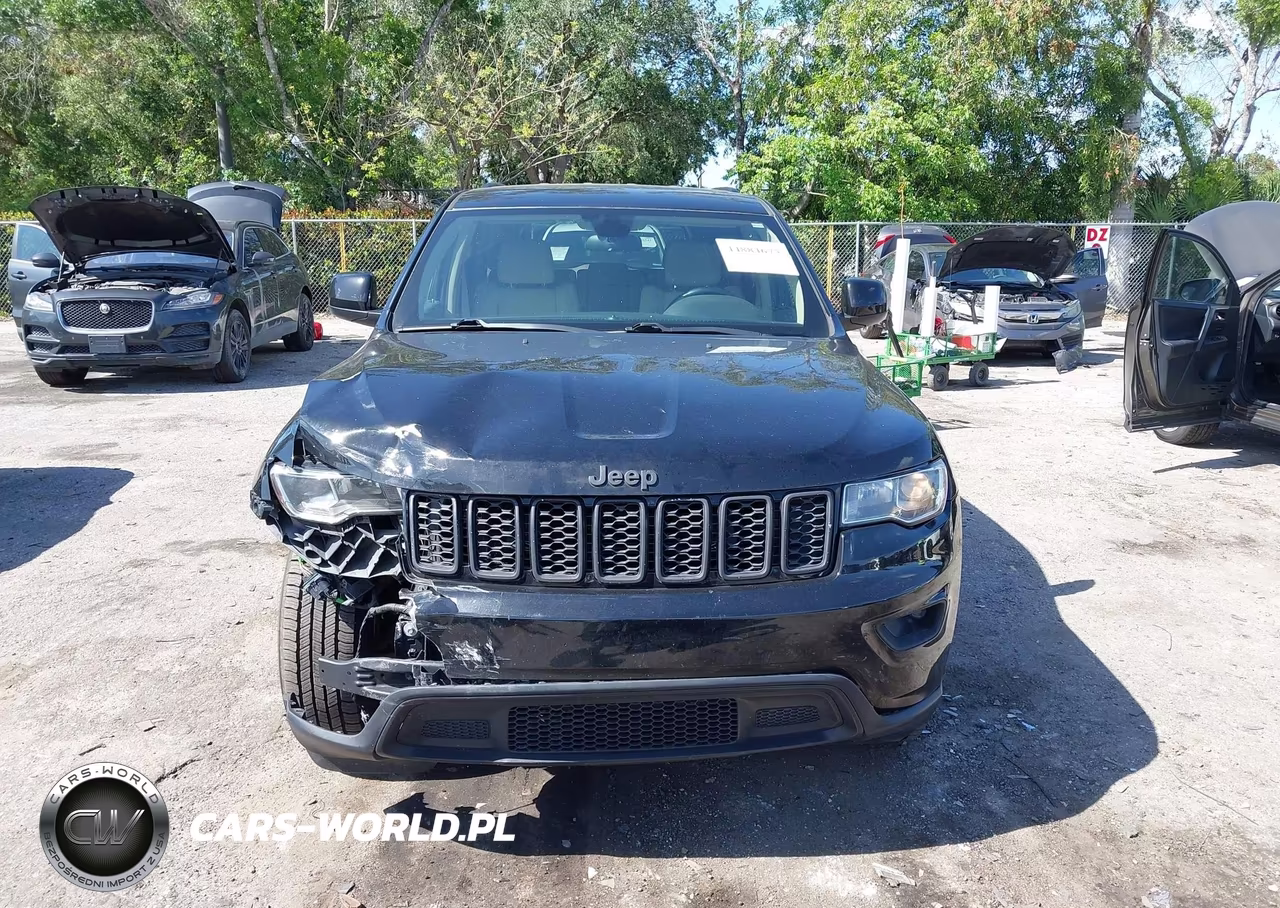 2018 Jeep Grand Cherokee Laredo 4X2 VIN:1C4RJEAG5JC300730 - 12