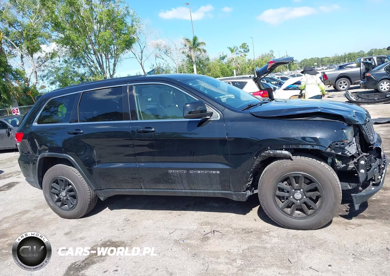 2018 Jeep Grand Cherokee Laredo 4X2 VIN:1C4RJEAG5JC300730 - 13