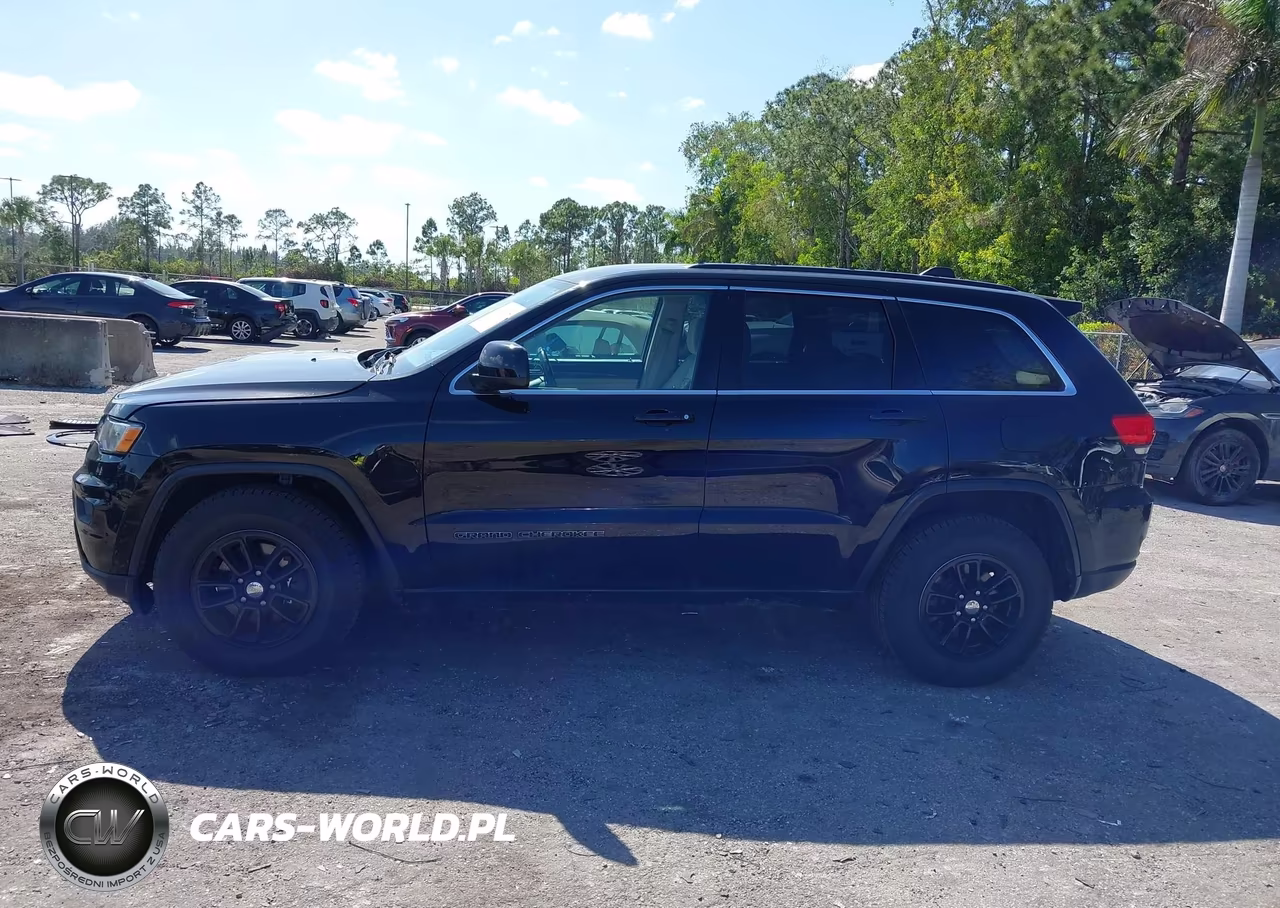 2018 Jeep Grand Cherokee Laredo 4X2 VIN:1C4RJEAG5JC300730 - 14