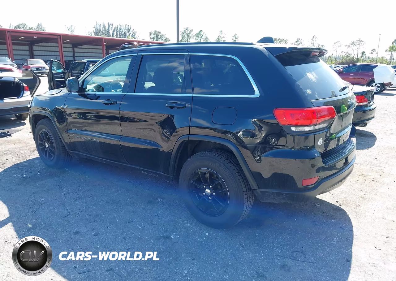 2018 Jeep Grand Cherokee Laredo 4X2 VIN:1C4RJEAG5JC300730 - 3