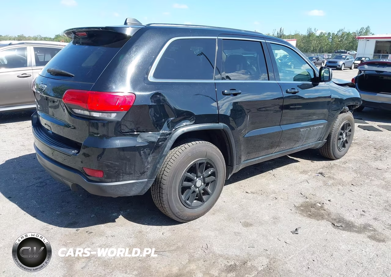 2018 Jeep Grand Cherokee Laredo 4X2 VIN:1C4RJEAG5JC300730 - 4