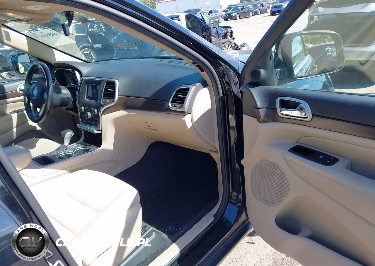2018 Jeep Grand Cherokee Laredo 4X2 VIN:1C4RJEAG5JC300730 - 5