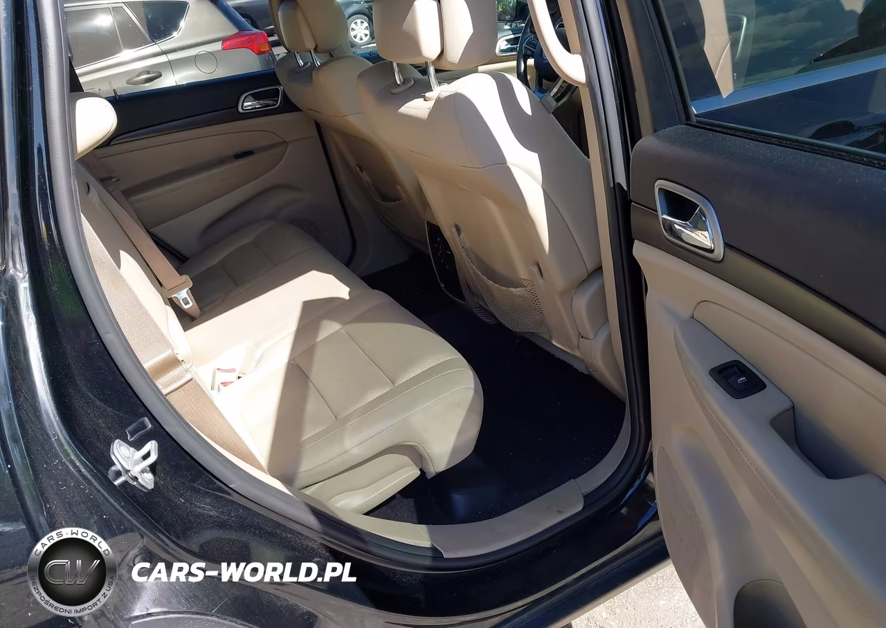 2018 Jeep Grand Cherokee Laredo 4X2 VIN:1C4RJEAG5JC300730 - 8