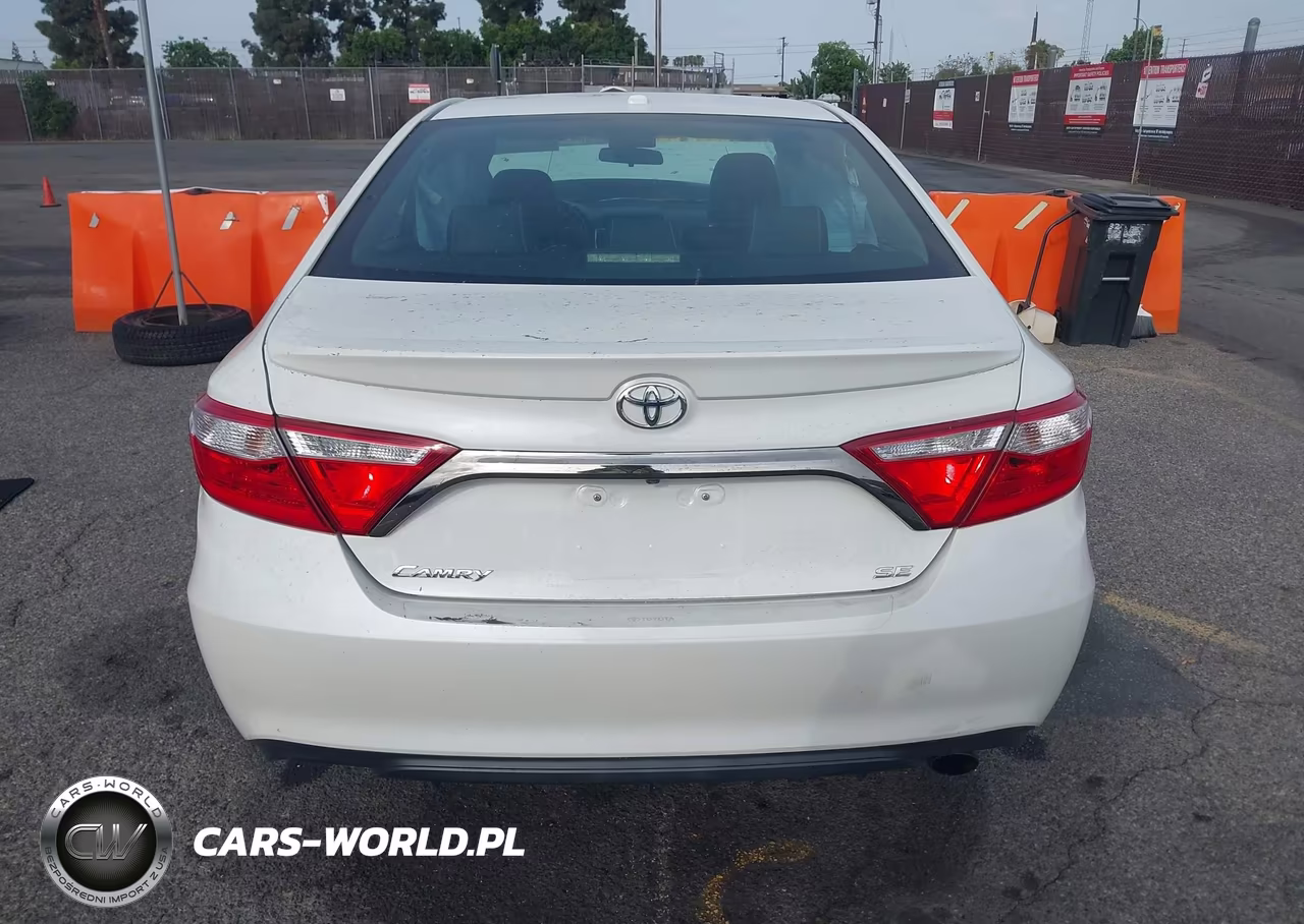2015 Toyota Camry Se VIN:4T1BF1FK7FU043365 - 16