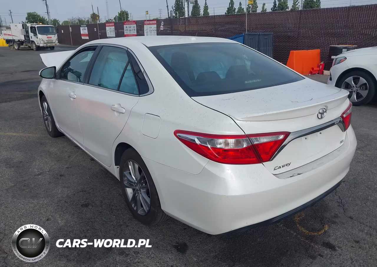 2015 Toyota Camry Se VIN:4T1BF1FK7FU043365 - 3