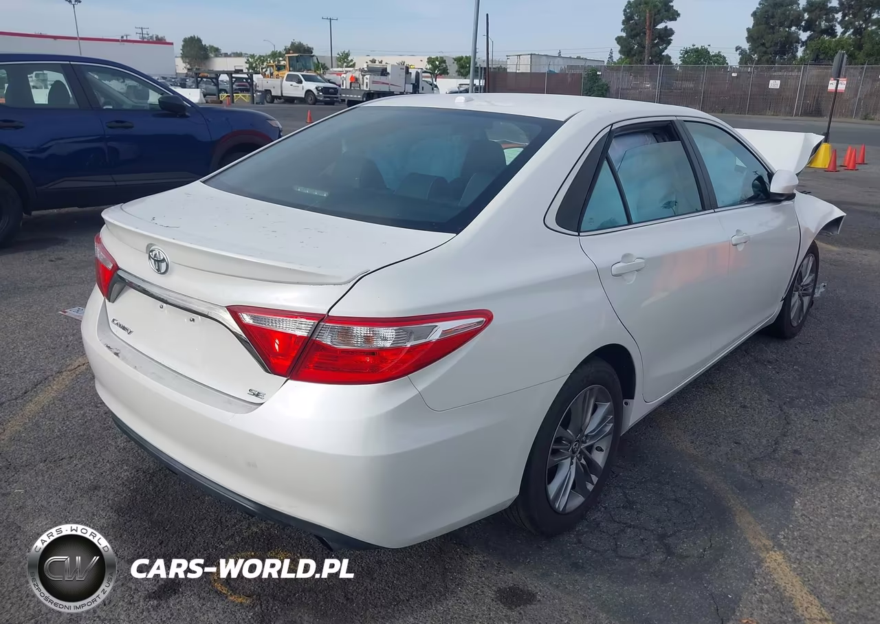 2015 Toyota Camry Se VIN:4T1BF1FK7FU043365 - 4