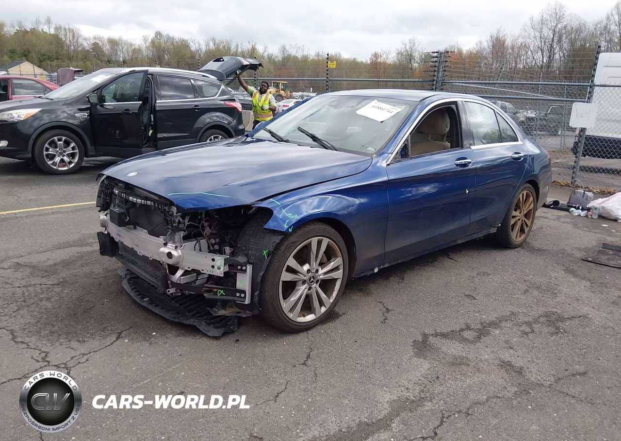 2018 Mercedes-Benz C 300 VIN:55SWF4JB8JU218608 - 2