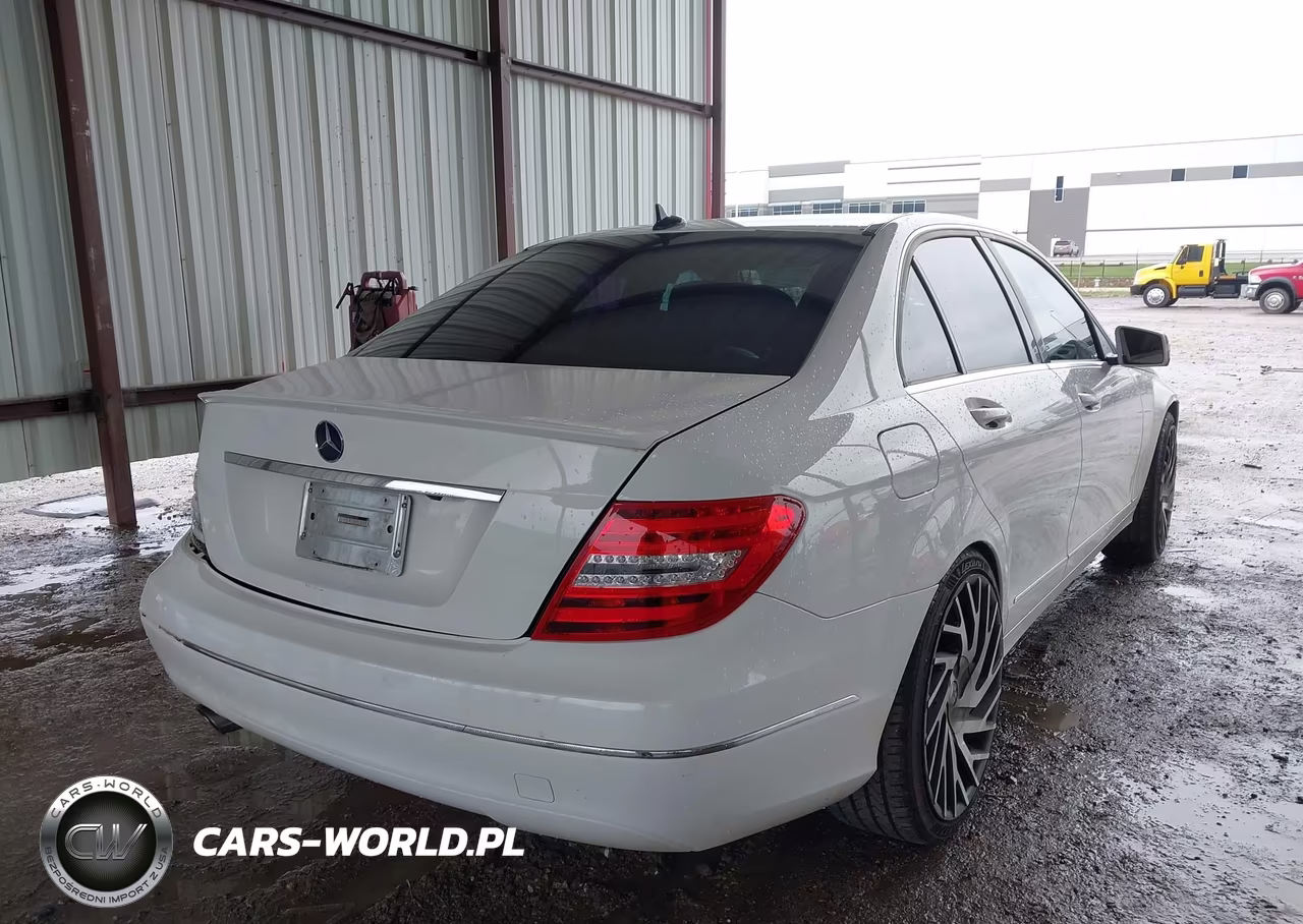 2013 Mercedes-Benz C 250 Luxury VIN:WDDGF4HBXDA867681 - 4