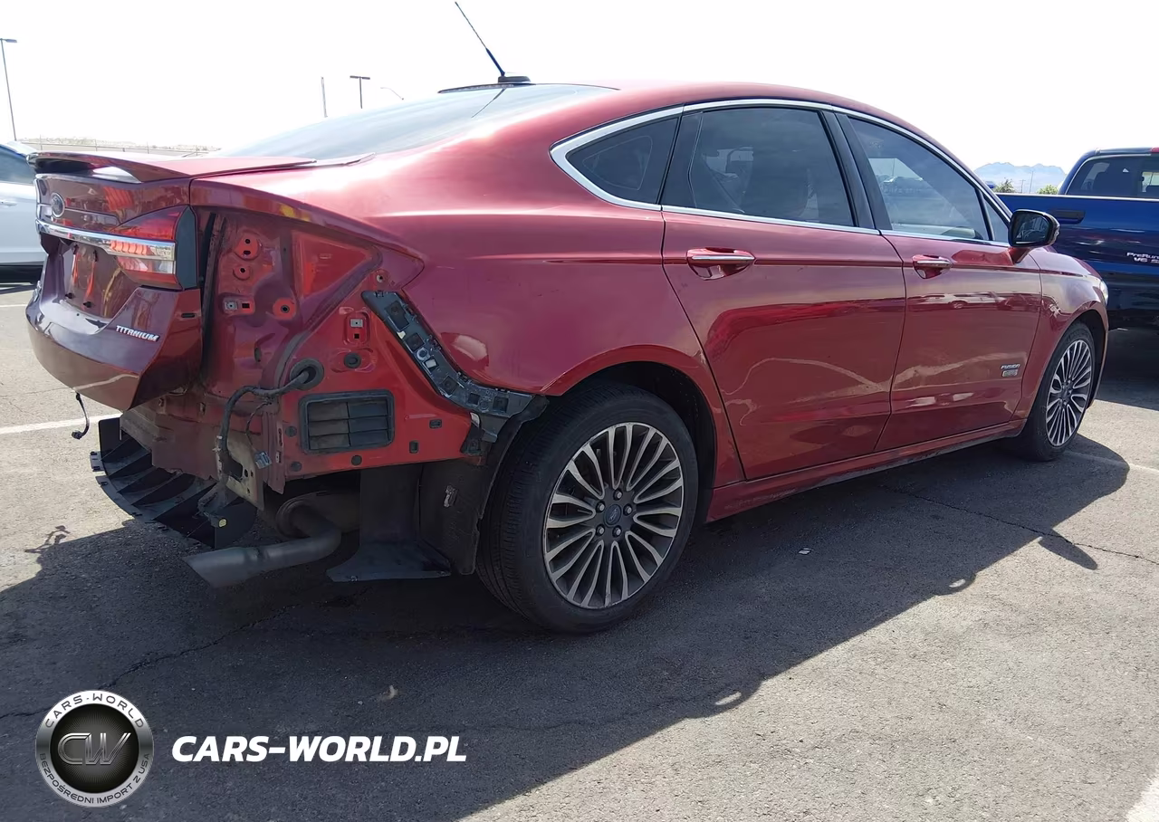 2017 Ford Fusion Energi Titanium VIN:3FA6P0SU8HR350418 - 4