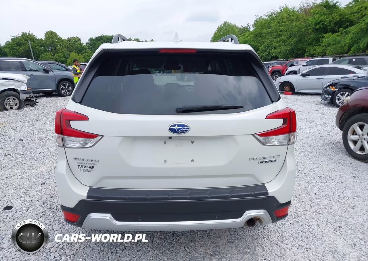 2019 Subaru Forester Touring VIN:JF2SKAWC9KH443389 - 16