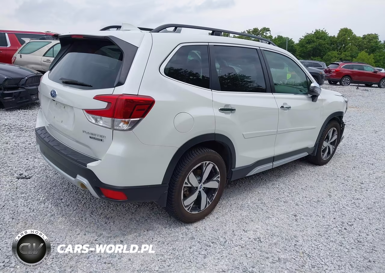 2019 Subaru Forester Touring VIN:JF2SKAWC9KH443389 - 4