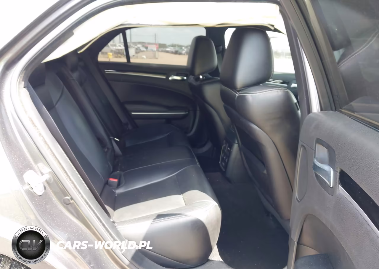 2023 Chrysler 300 300S VIN:2C3CCABG7PH538063 - 8