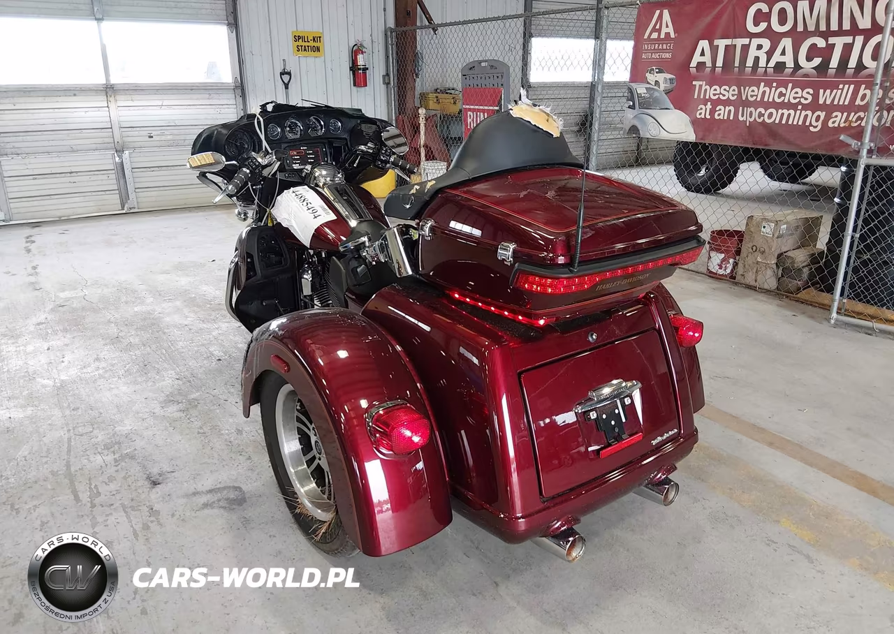 2016 Harley-Davidson Flhtcutg Tri Glide Ultra VIN:1HD1MAL1XGB856955 - 3