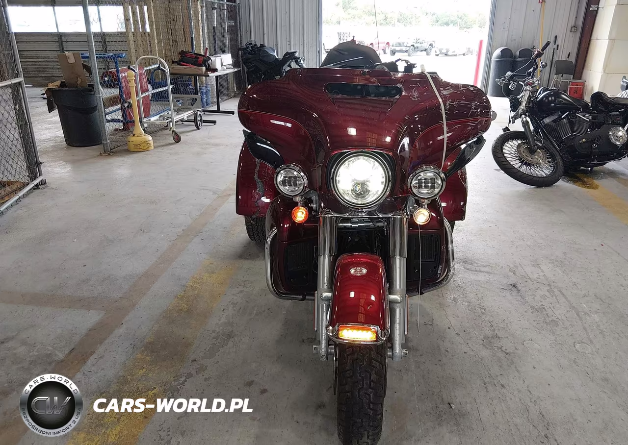 2016 Harley-Davidson Flhtcutg Tri Glide Ultra VIN:1HD1MAL1XGB856955 - 5