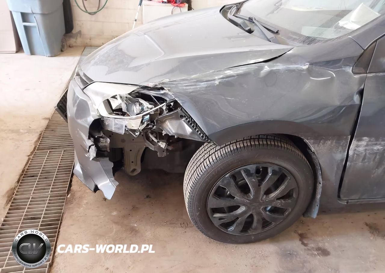 2015 Toyota Corolla Le VIN:5YFBURHE4FP301354 - 17