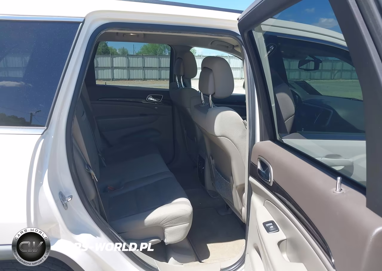 2012 Jeep Grand Cherokee Laredo VIN:1C4RJEAG7CC215519 - 8