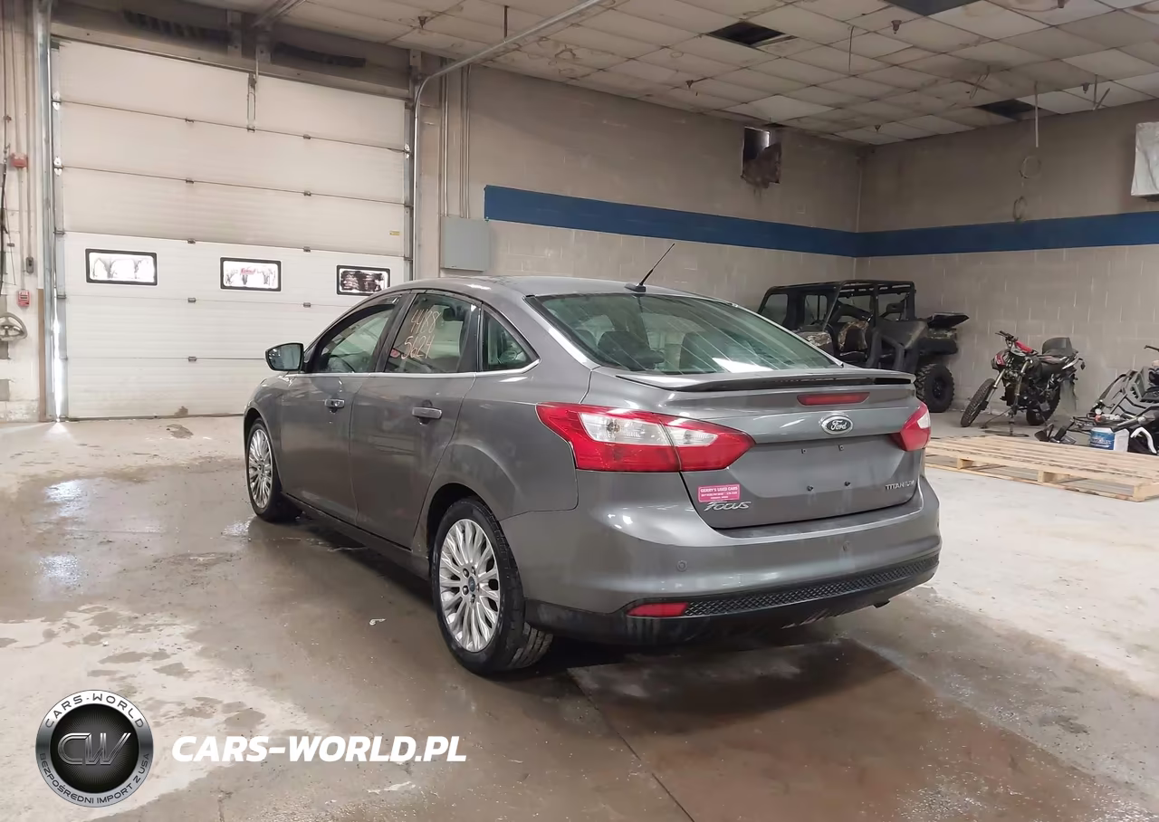 2012 Ford Focus Titanium VIN:1FAHP3J21CL292265 - 3