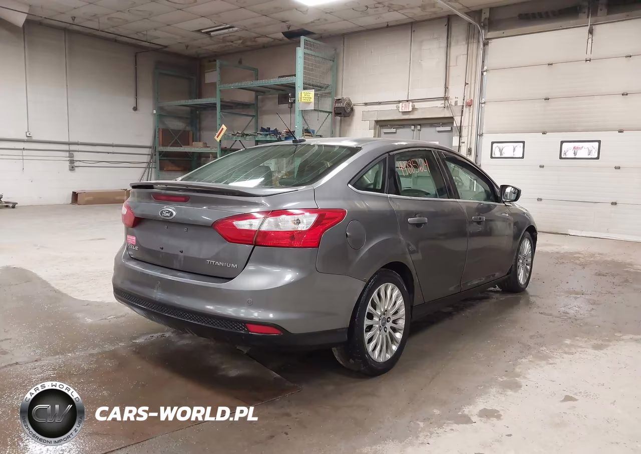 2012 Ford Focus Titanium VIN:1FAHP3J21CL292265 - 4