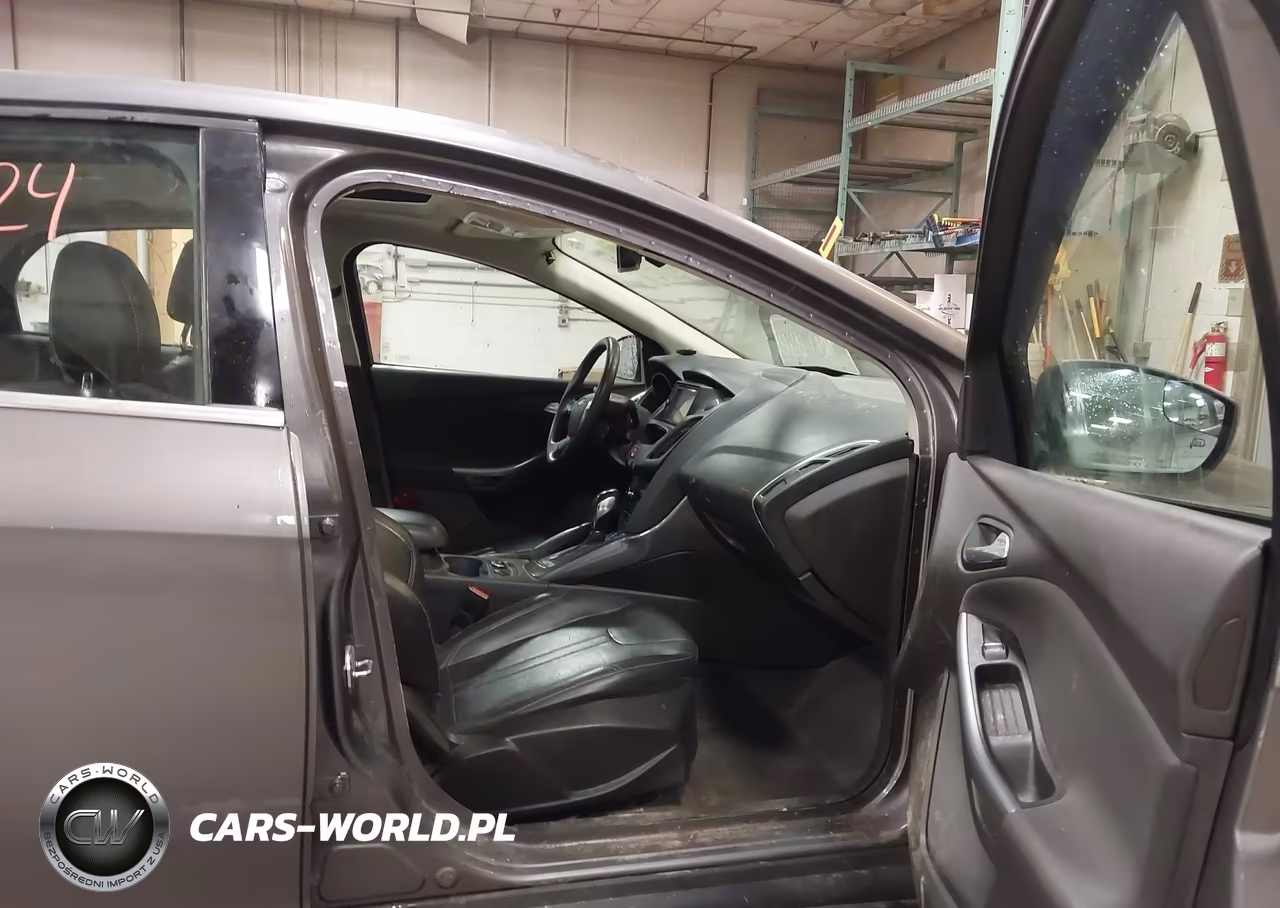 2012 Ford Focus Titanium VIN:1FAHP3J21CL292265 - 5