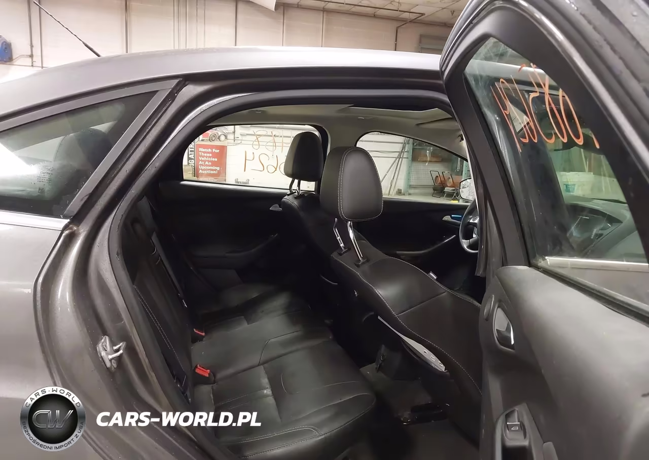 2012 Ford Focus Titanium VIN:1FAHP3J21CL292265 - 8