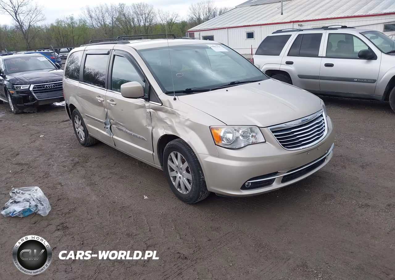 2013 Chrysler Town & Country Touring – zdjęcie 1 z 17
