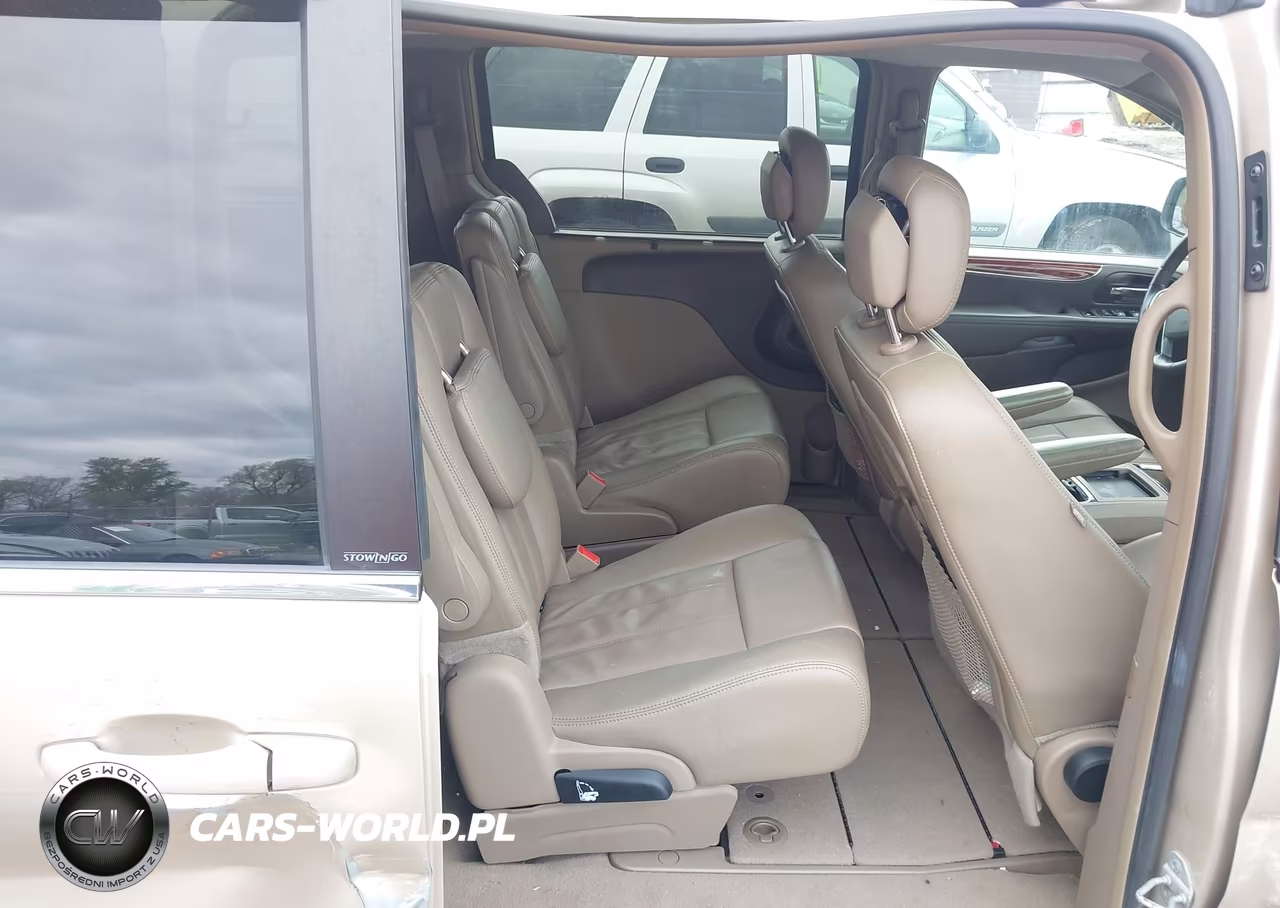 2013 Chrysler Town & Country Touring VIN:2C4RC1BGXDR563938 - 8