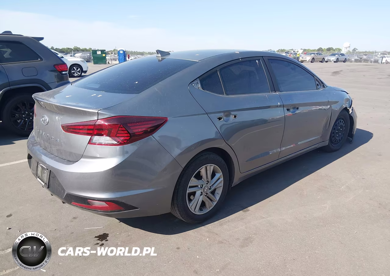 2019 Hyundai Elantra Sel VIN:5NPD84LF1KH415304 - 4