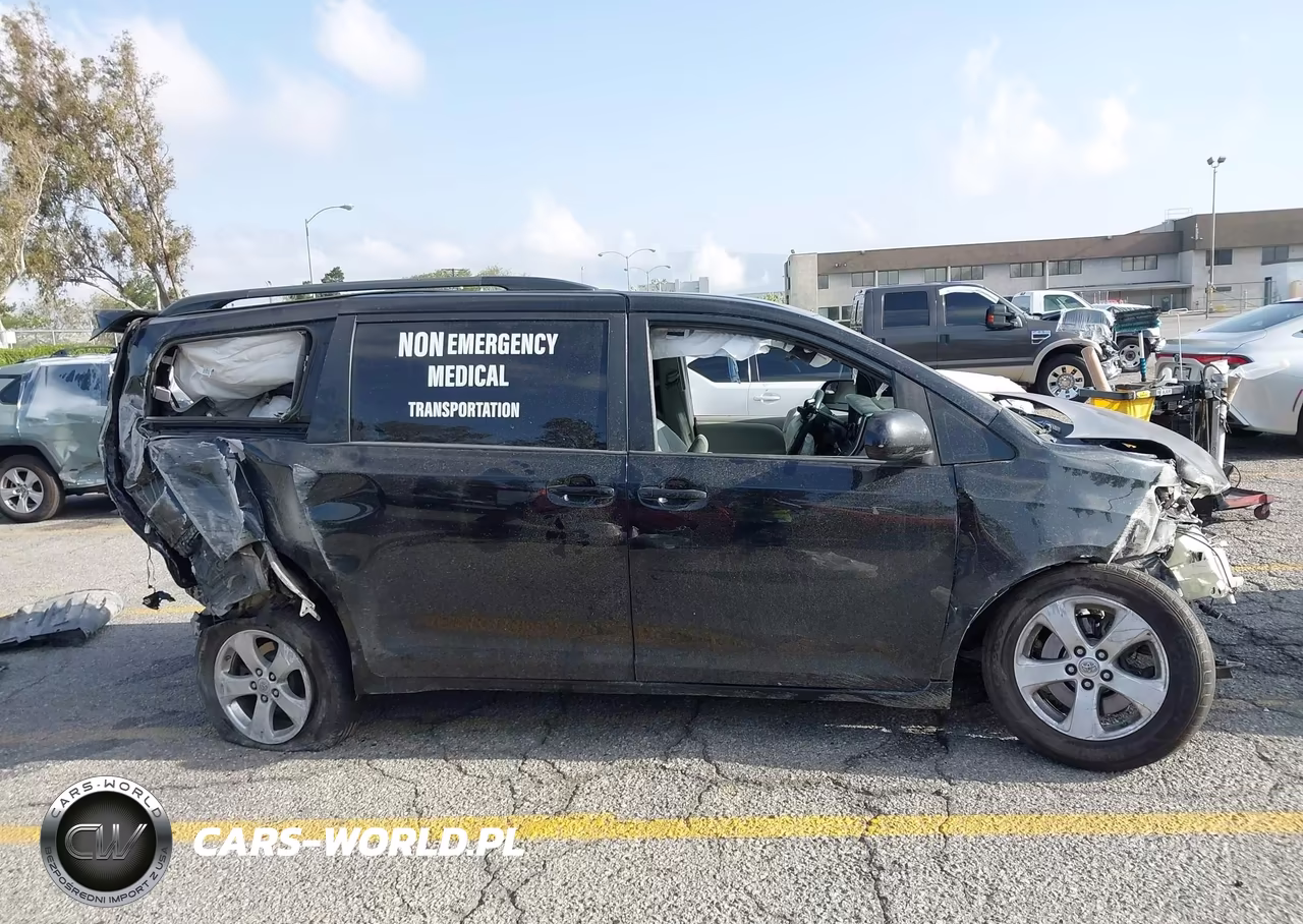 2015 Toyota Sienna Le 8 Passenger VIN:5TDKK3DC7FS616079 - 13