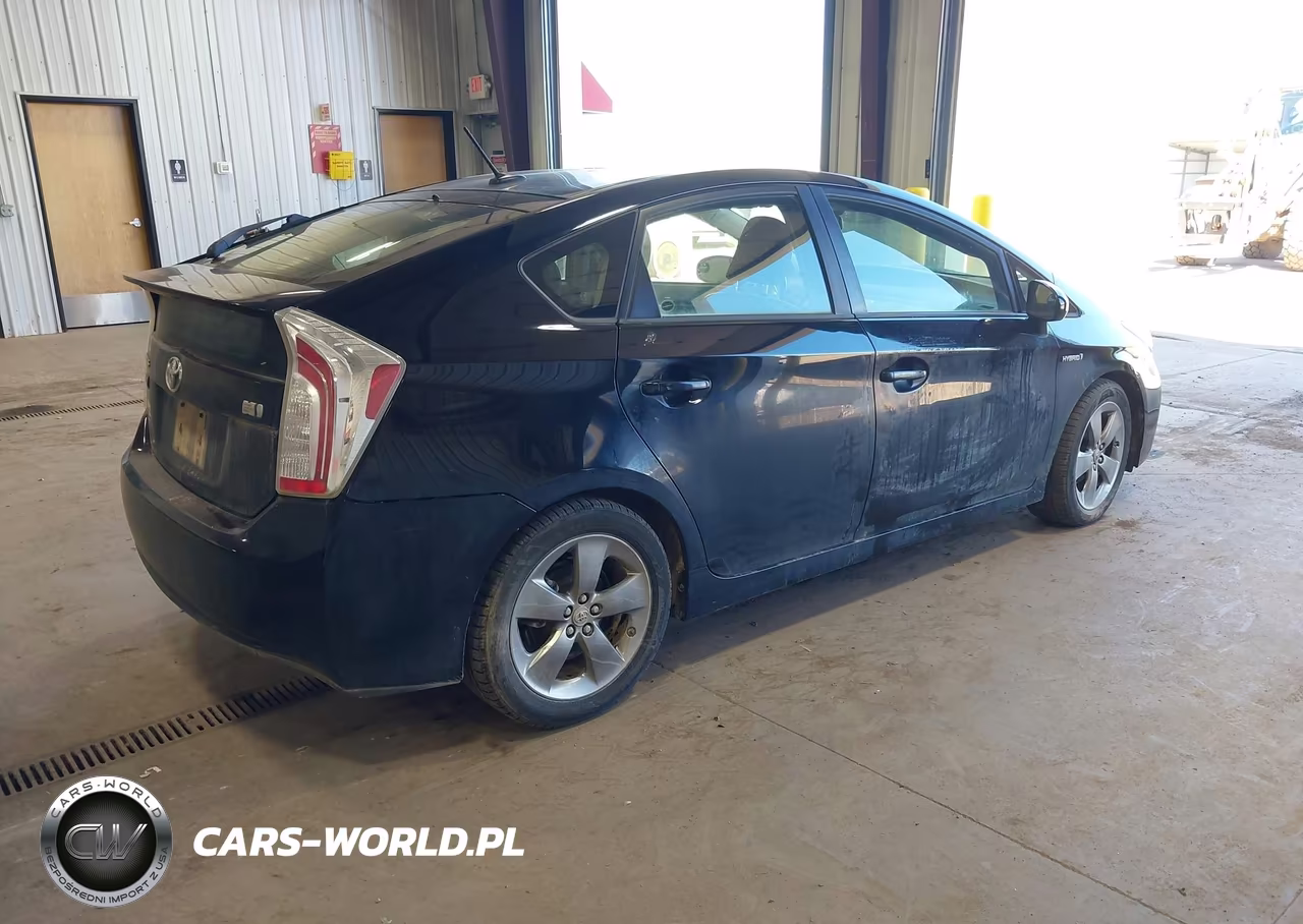 2013 Toyota Prius Three Se VIN:JTDKN3DU1D1656748 - 4