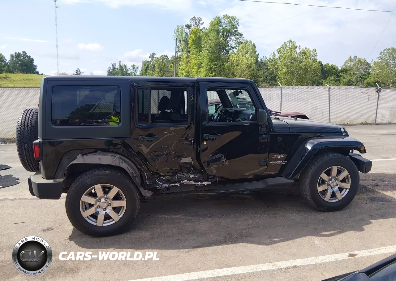 2016 Jeep Wrangler Unlimited Sahara VIN:1C4BJWEG4GL152564 - 14