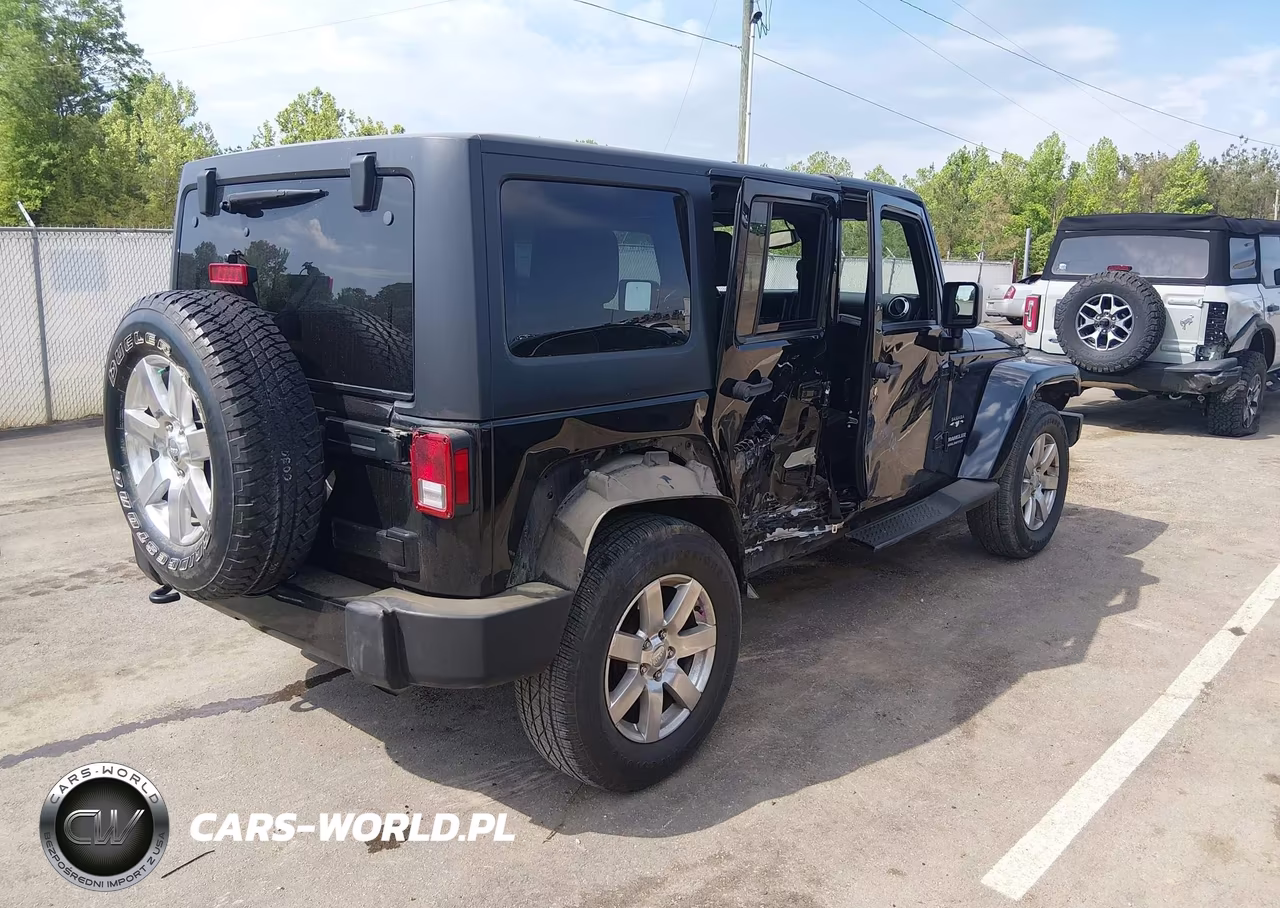 2016 Jeep Wrangler Unlimited Sahara VIN:1C4BJWEG4GL152564 - 4
