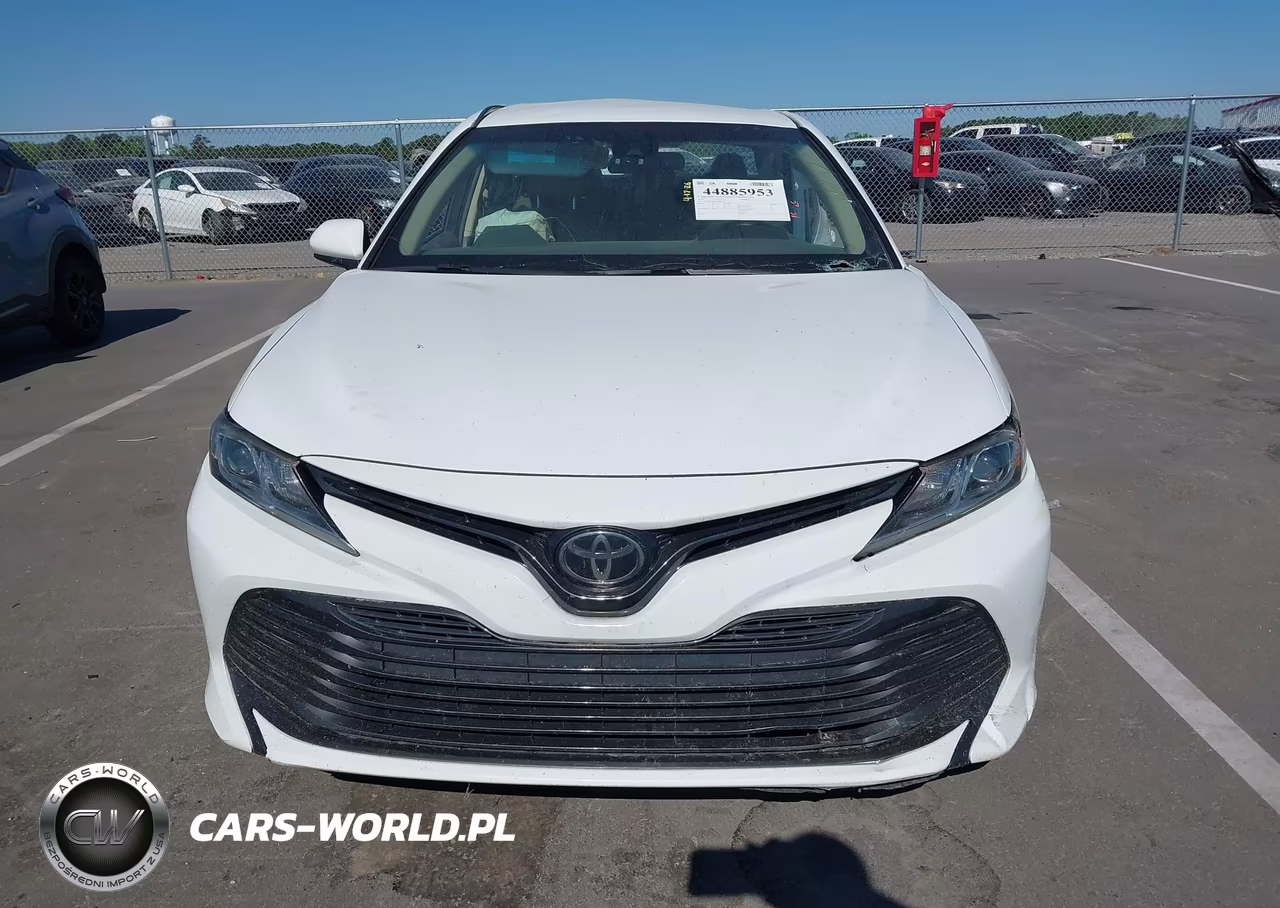 2018 Toyota Camry Le VIN:4T1B11HK1JU626759 - 13