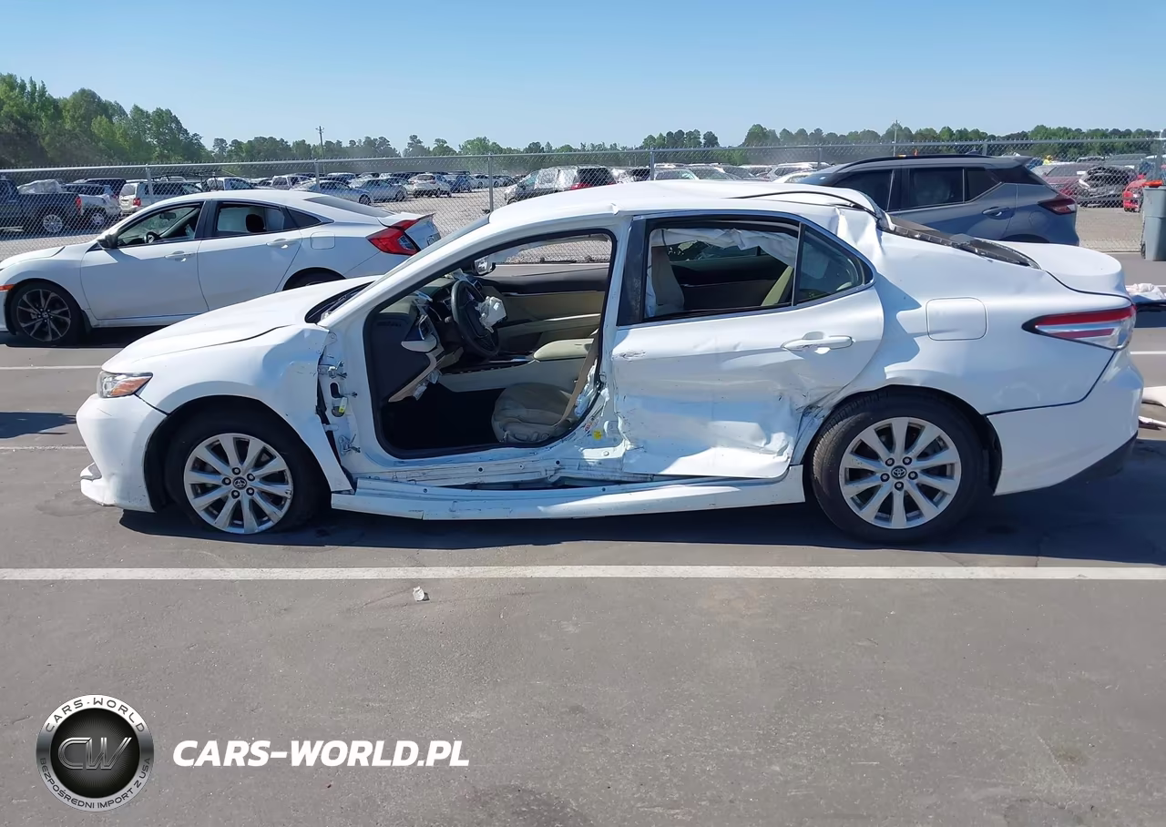 2018 Toyota Camry Le VIN:4T1B11HK1JU626759 - 15