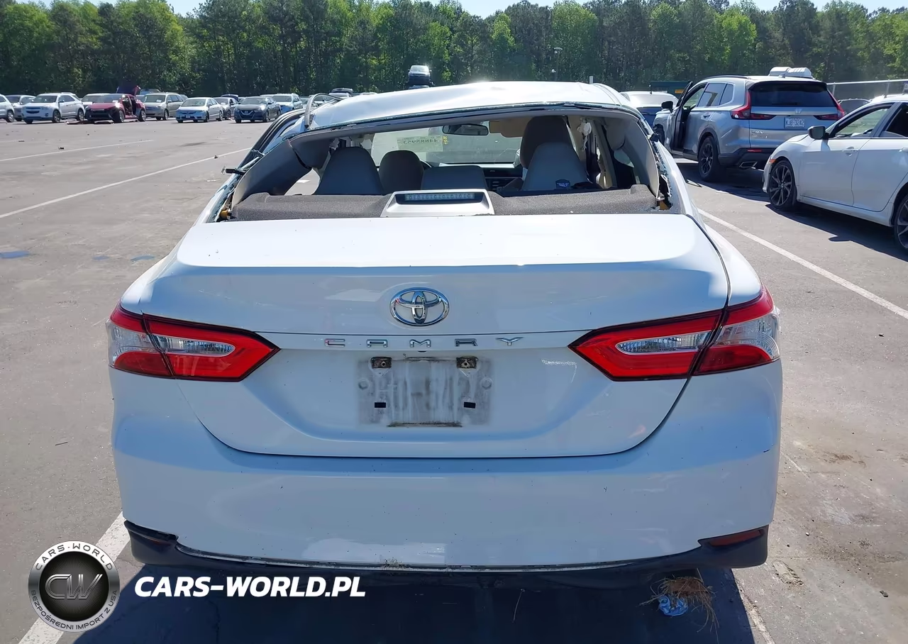 2018 Toyota Camry Le VIN:4T1B11HK1JU626759 - 17
