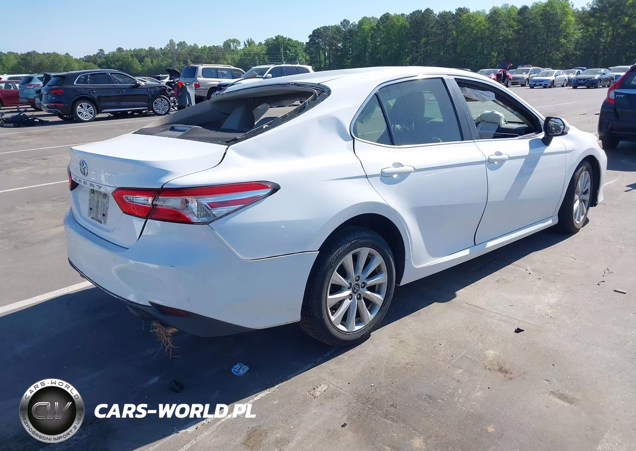 2018 Toyota Camry Le VIN:4T1B11HK1JU626759 - 4