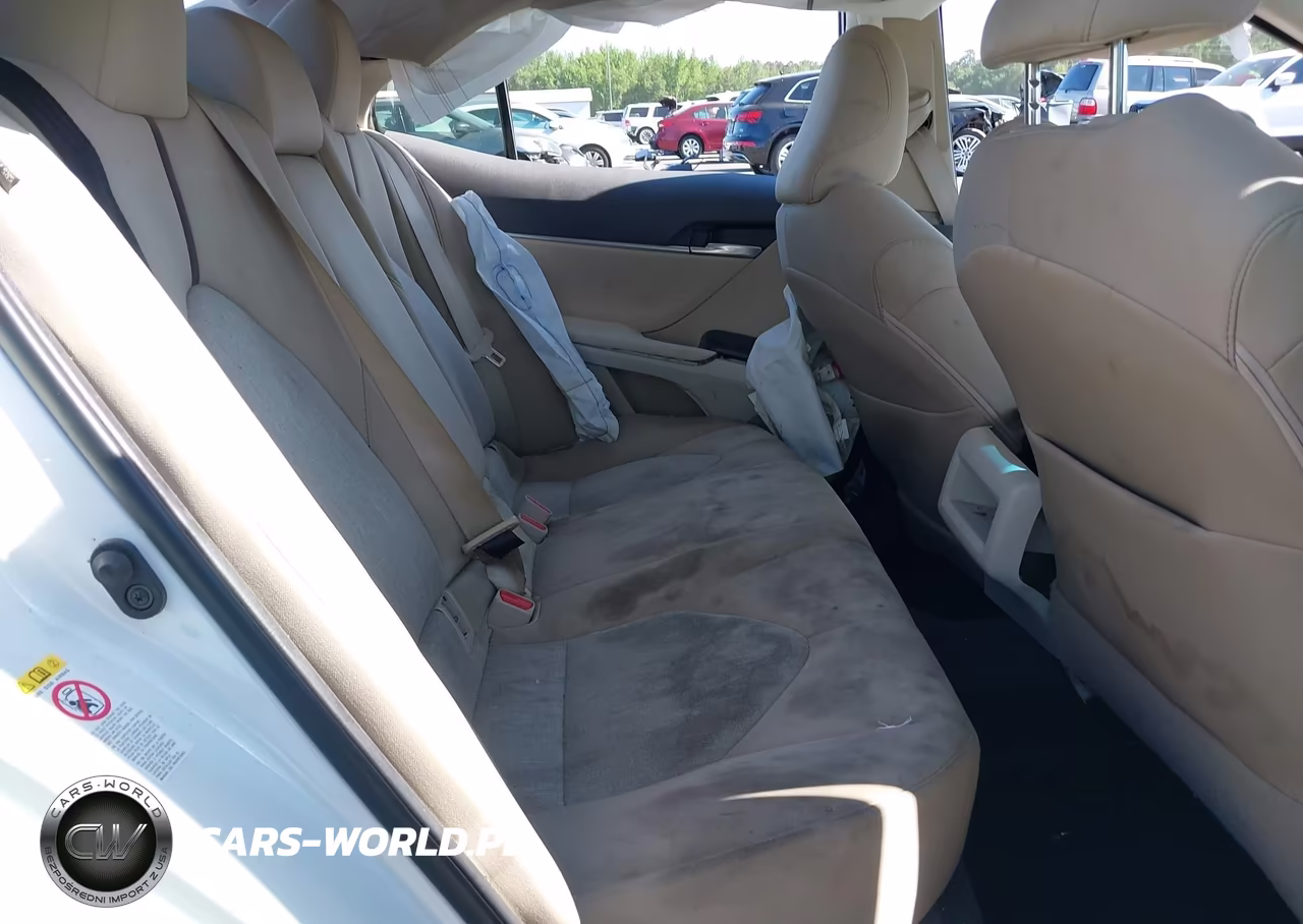 2018 Toyota Camry Le VIN:4T1B11HK1JU626759 - 8