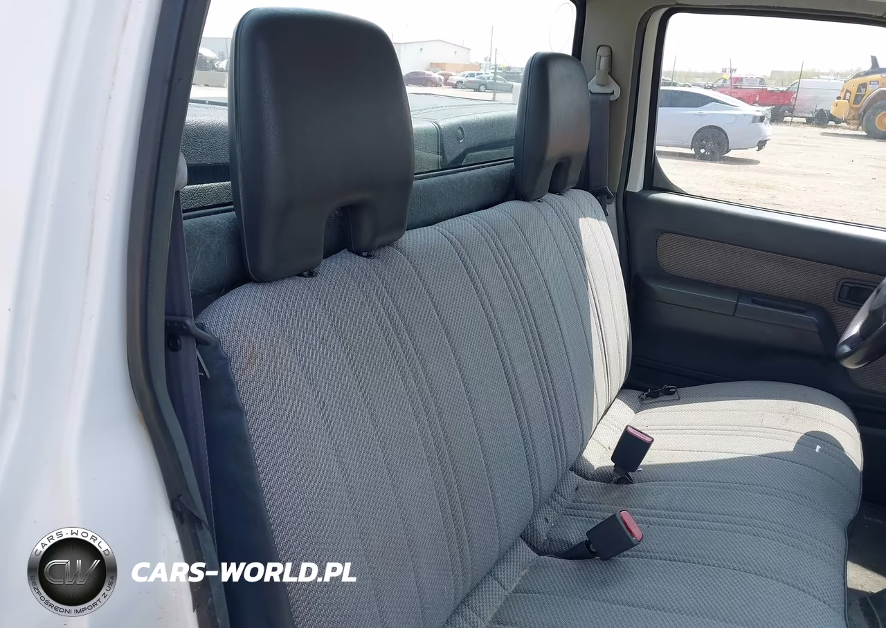 2001 Nissan Frontier Xe VIN:1N6DD21S31C327944 - 8