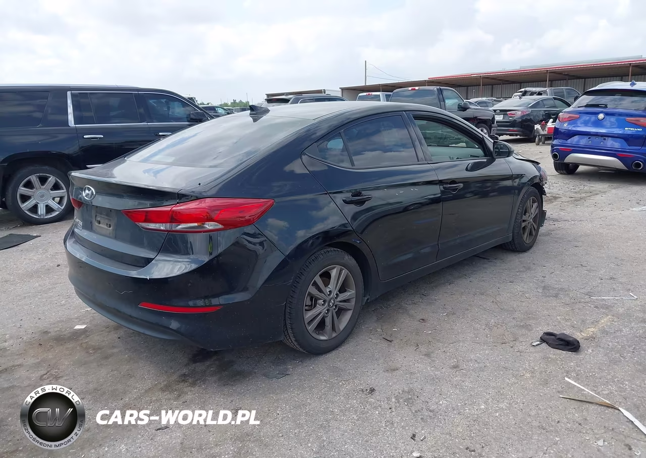 2018 Hyundai Elantra Sel VIN:5NPD84LF1JH393433 - 4