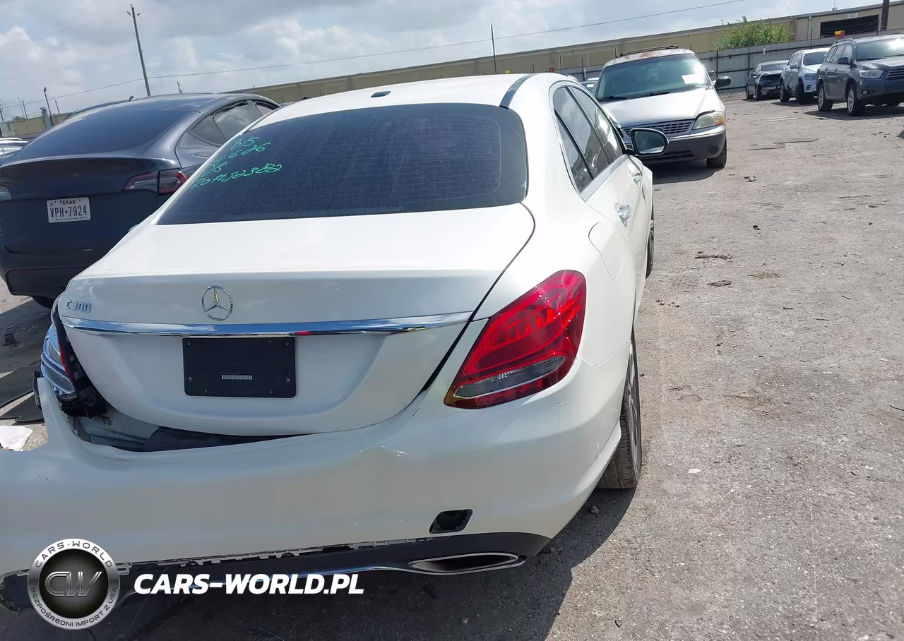 2018 Mercedes-Benz C 300 VIN:55SWF4JB9JU243775 - 16